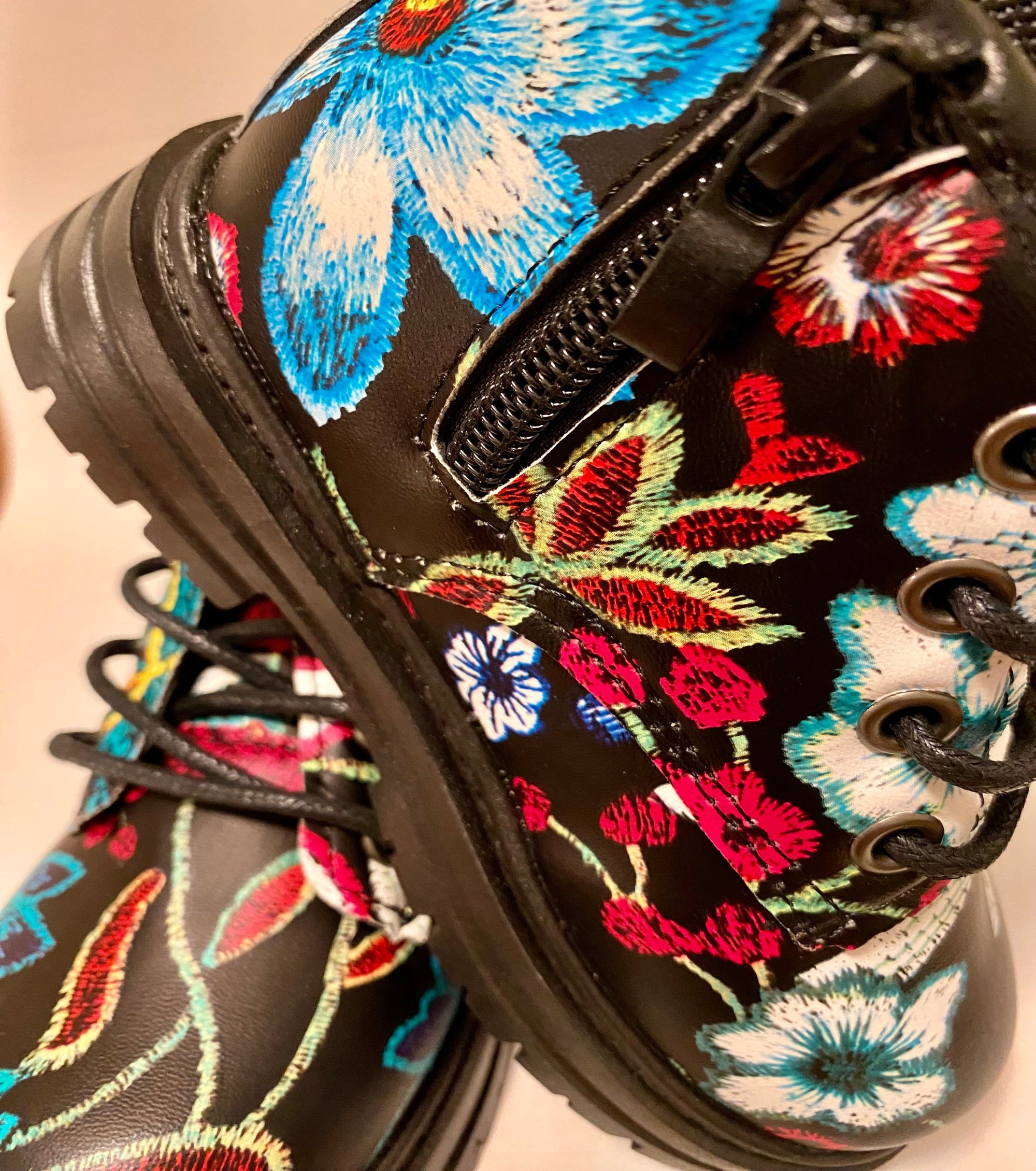 Floral Design Boots (Black)